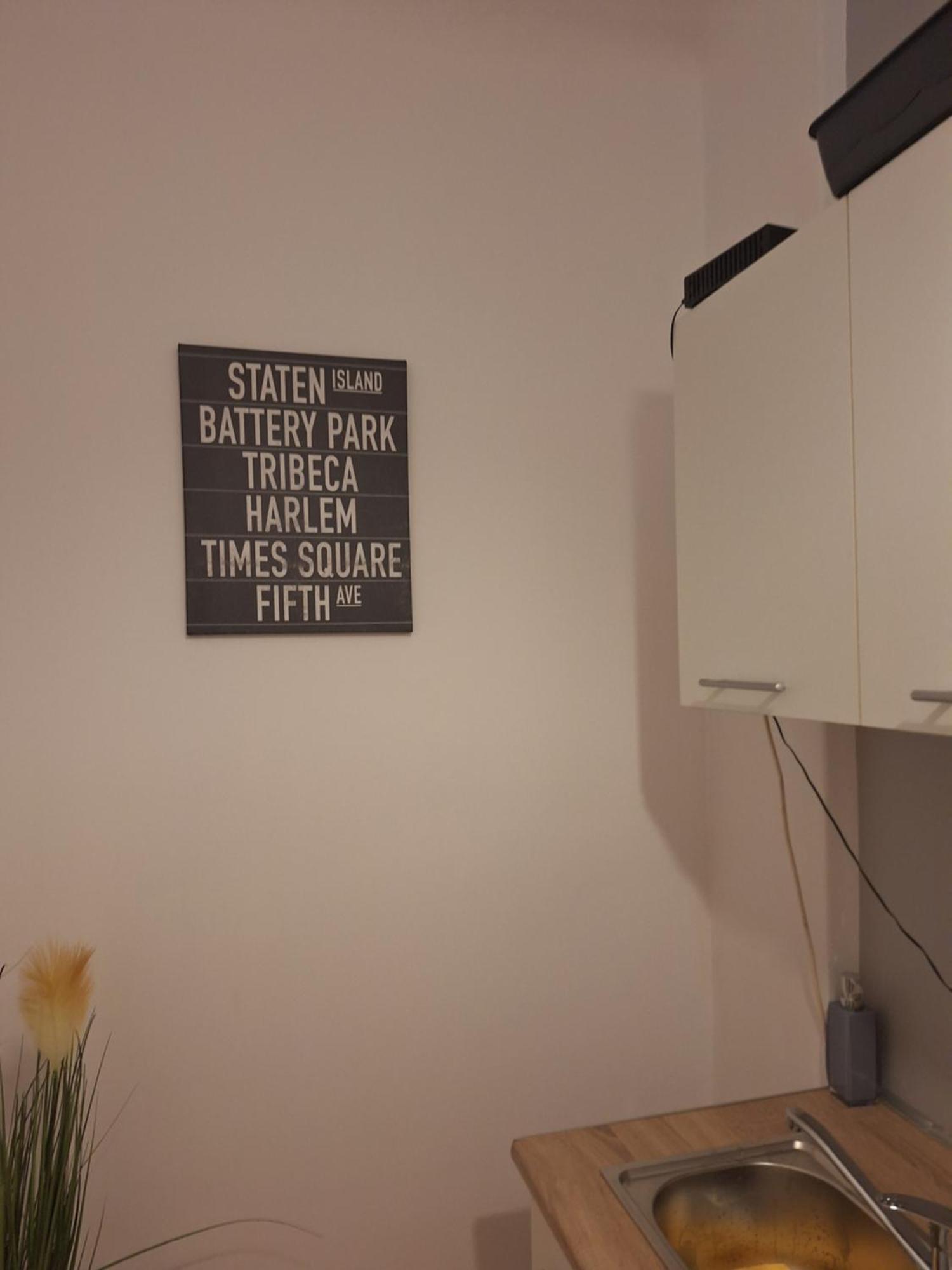 Regem Aleja Solidarnosci 바르샤바 외부 사진